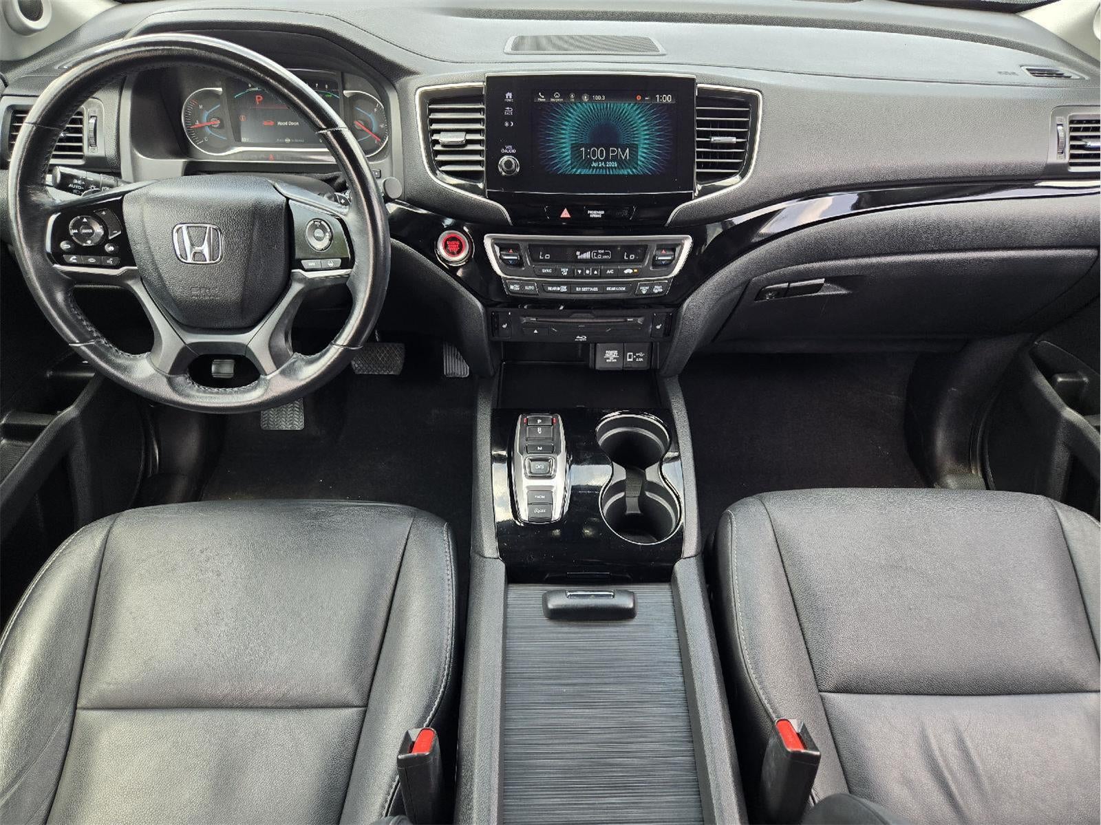 2021 Honda Pilot Touring w/Rear Captain's Chairs