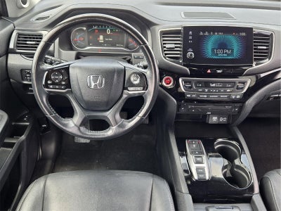 2021 Honda Pilot Touring w/Rear Captain's Chairs