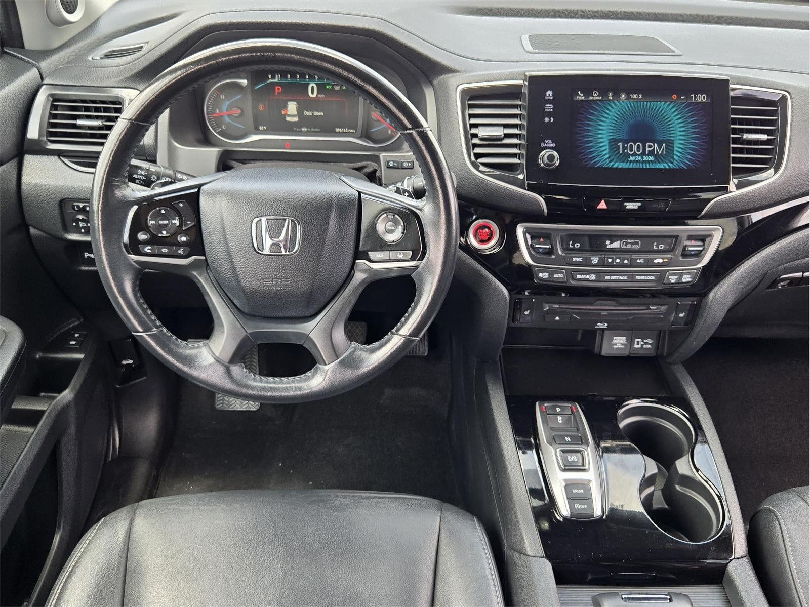 2021 Honda Pilot Touring w/Rear Captain's Chairs