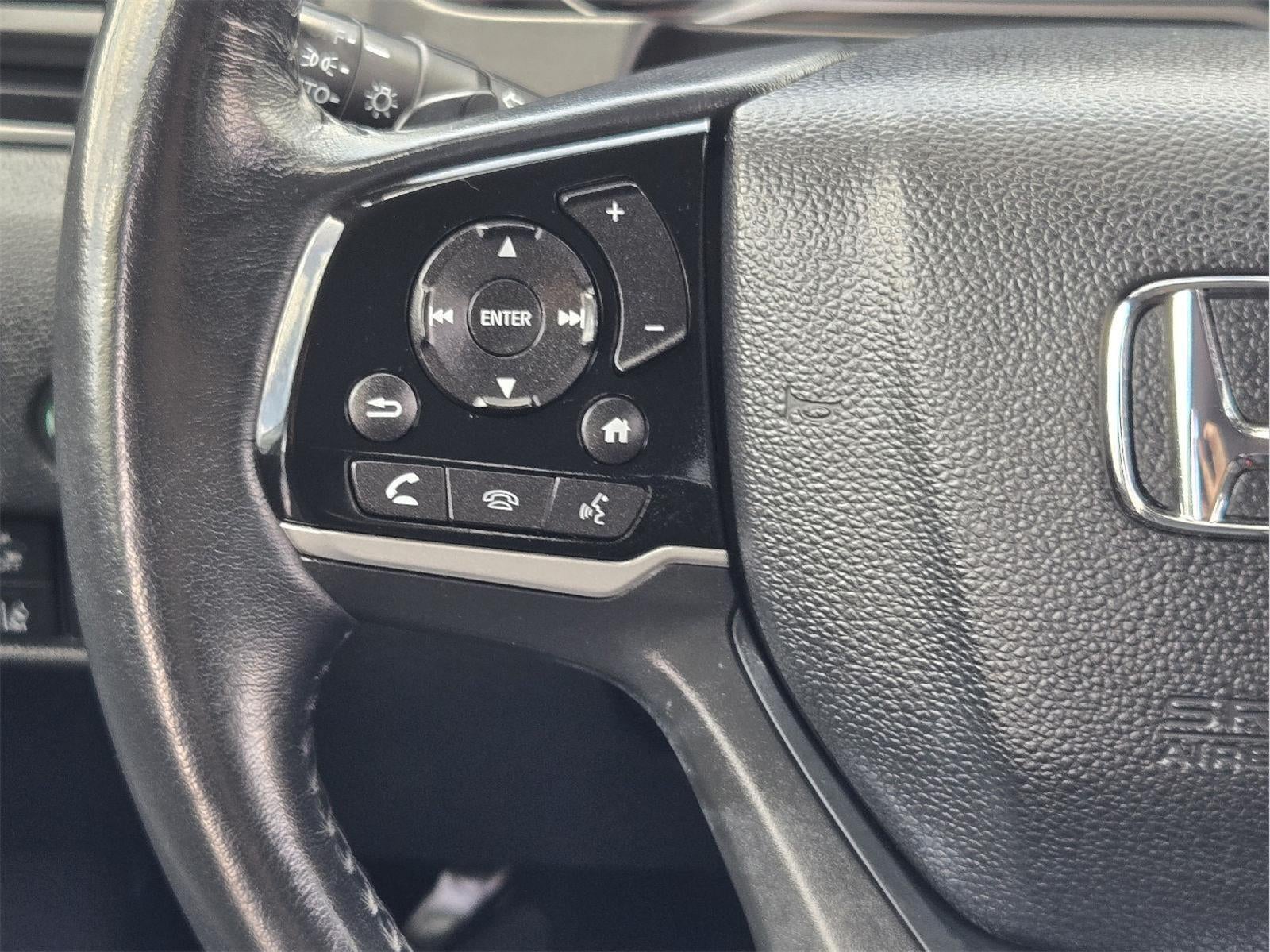 2021 Honda Pilot Touring w/Rear Captain's Chairs