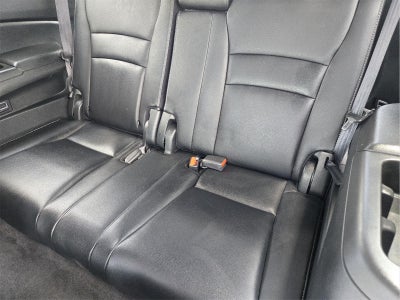 2021 Honda Pilot Touring w/Rear Captain's Chairs