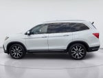 2021 Honda Pilot Touring w/Rear Captain's Chairs