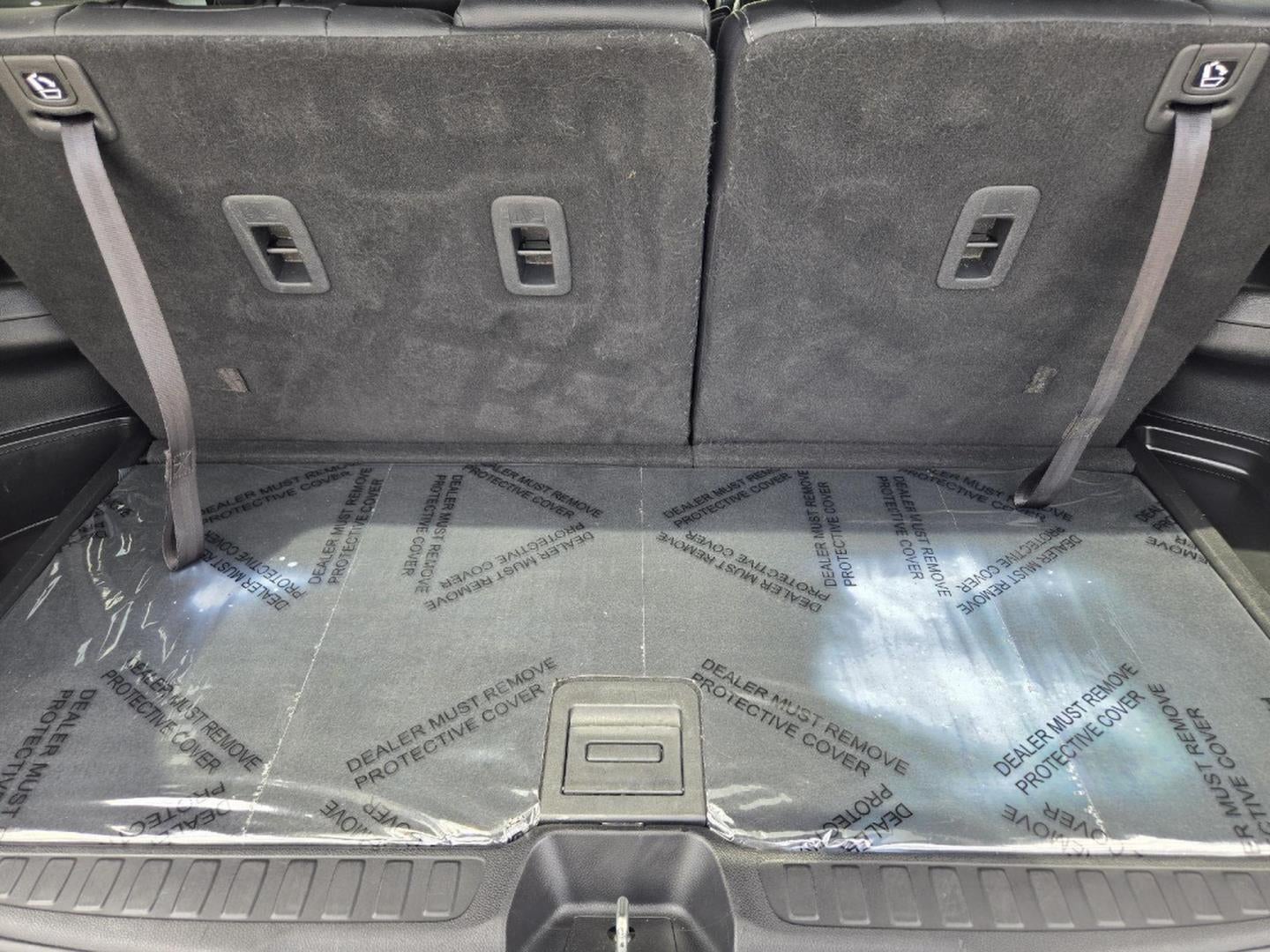2021 Honda Pilot Touring w/Rear Captain's Chairs