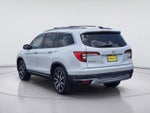 2021 Honda Pilot Touring w/Rear Captain's Chairs