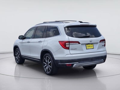2021 Honda Pilot Touring w/Rear Captain's Chairs
