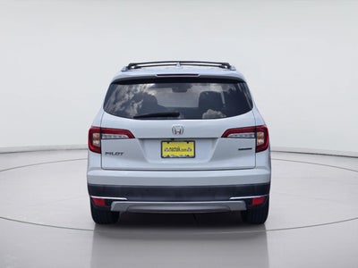 2021 Honda Pilot Touring w/Rear Captain's Chairs