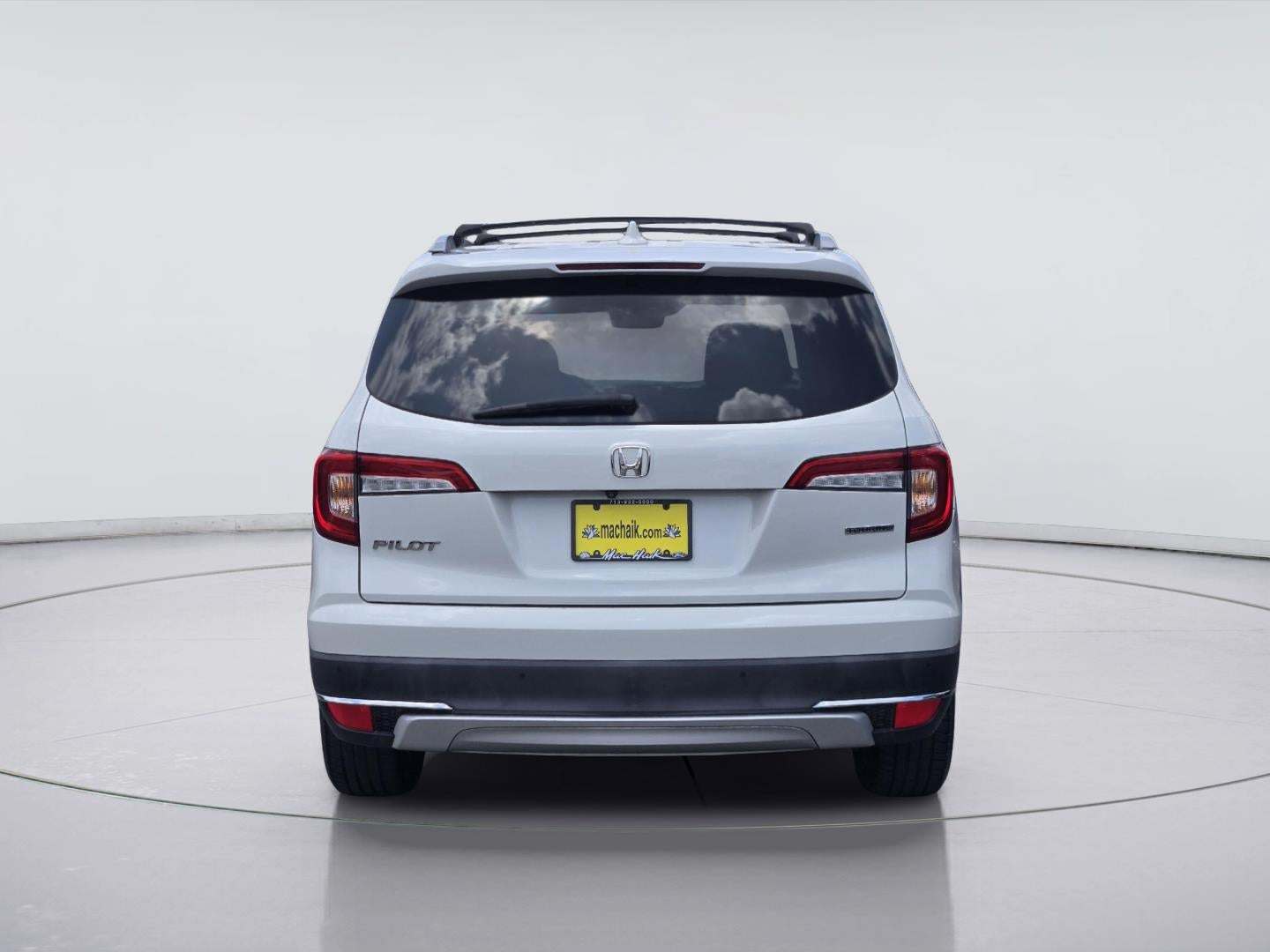 2021 Honda Pilot Touring w/Rear Captain's Chairs