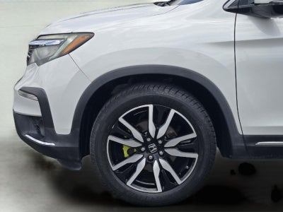 2021 Honda Pilot Touring w/Rear Captain's Chairs