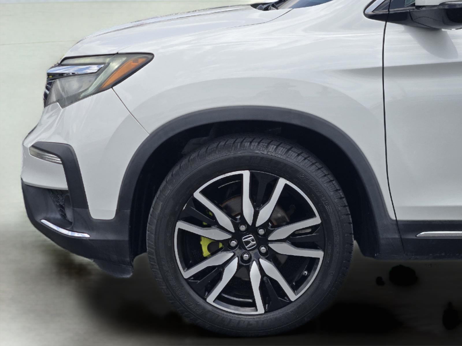 2021 Honda Pilot Touring w/Rear Captain's Chairs