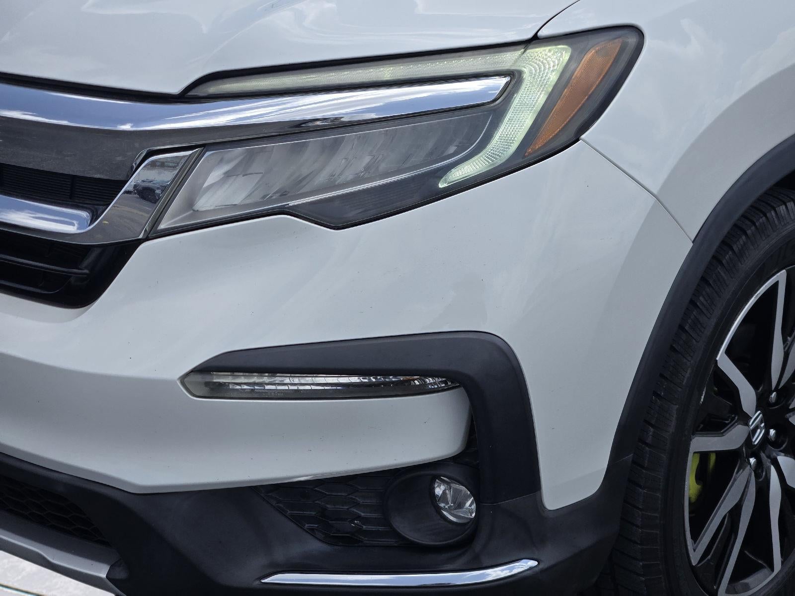 2021 Honda Pilot Touring w/Rear Captain's Chairs
