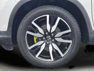 2021 Honda Pilot Touring w/Rear Captain's Chairs