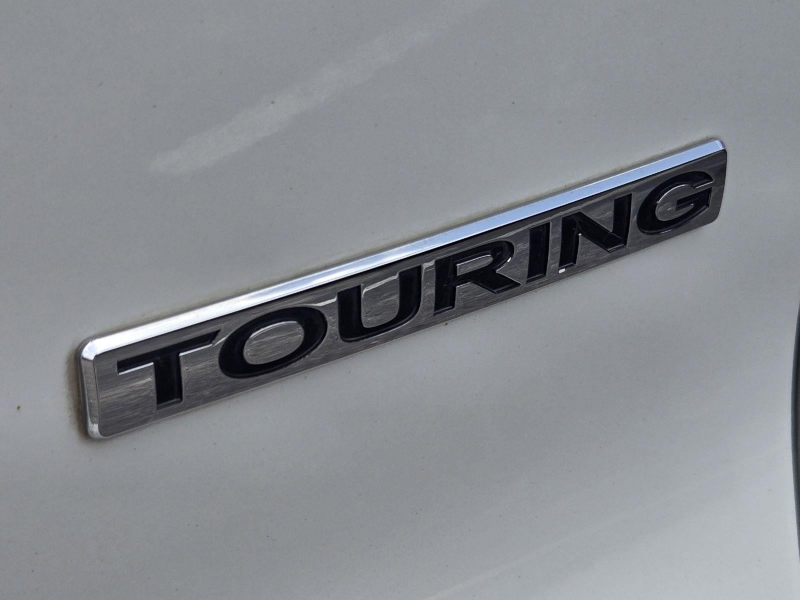2021 Honda Pilot Touring w/Rear Captain's Chairs