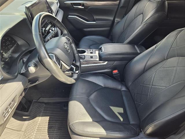 2023 Toyota Highlander Platinum