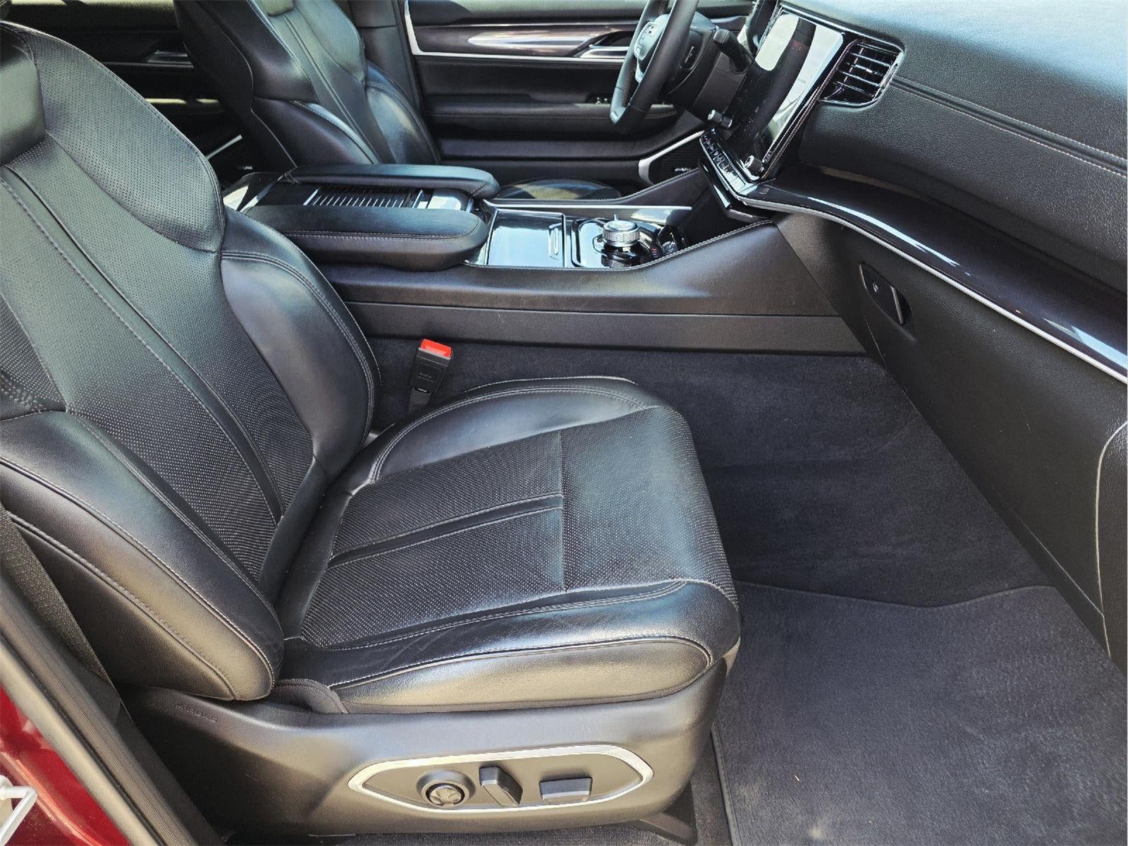 2023 Jeep Wagoneer BASE