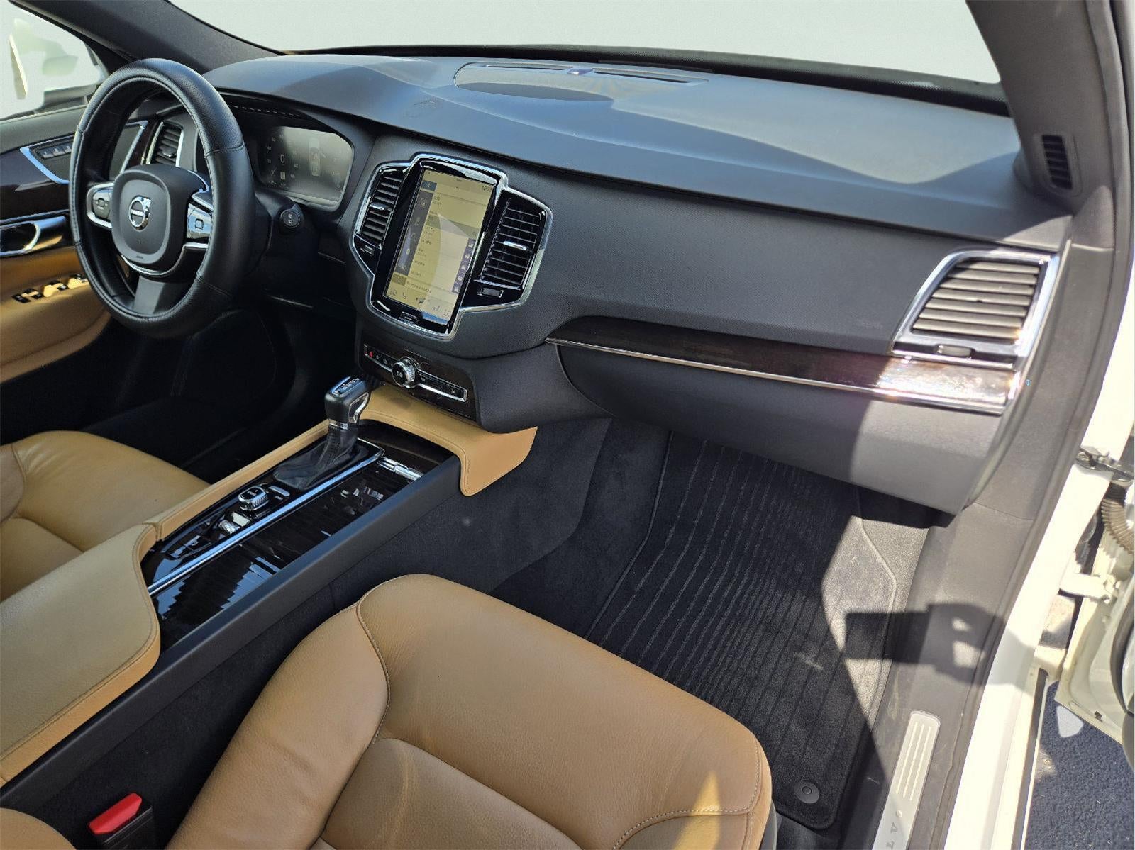 2017 Volvo XC90 Momentum