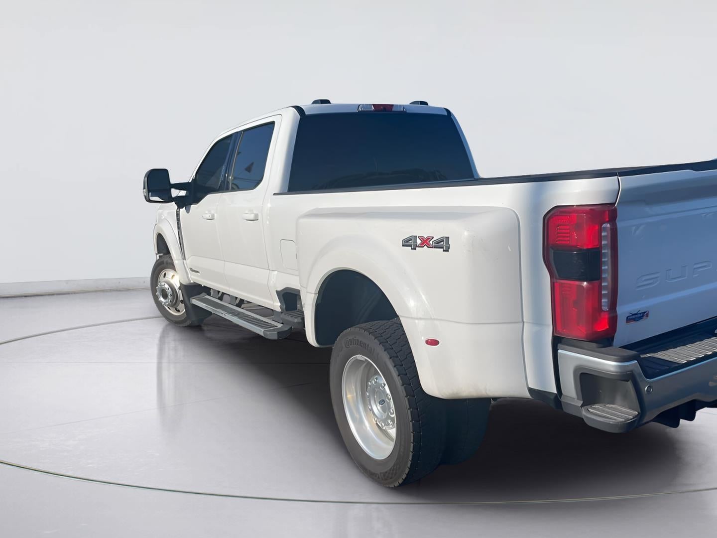 2026 Ford Super Duty F-450 DRW Lariat