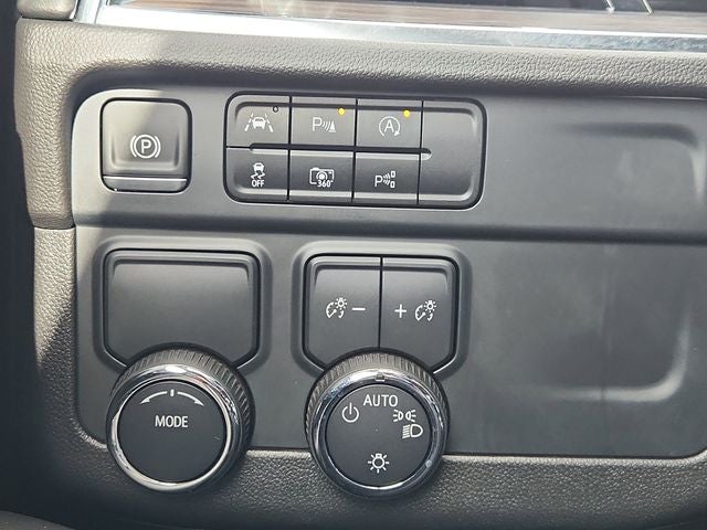 2025 Chevrolet Suburban LS