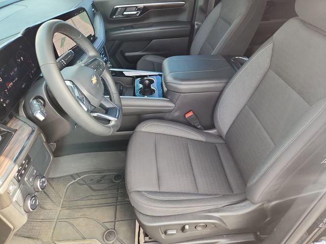 2025 Chevrolet Suburban LS