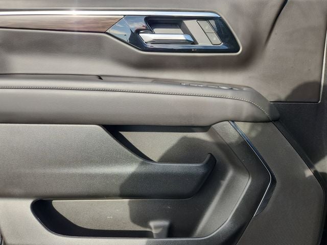 2025 Chevrolet Suburban LS