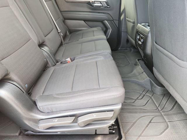 2025 Chevrolet Suburban LS