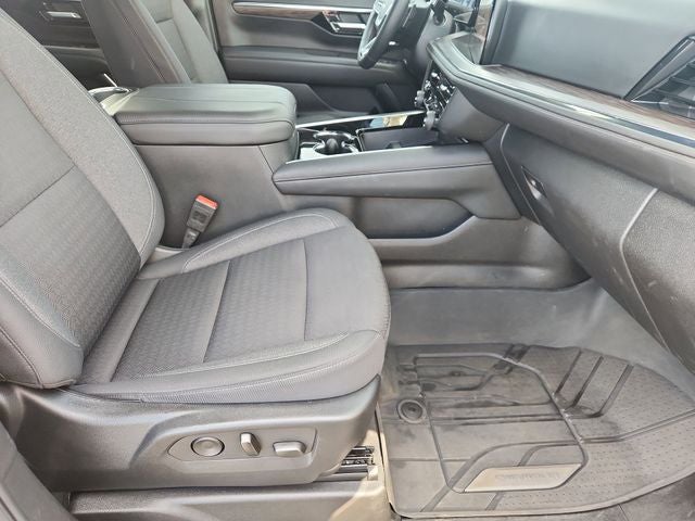 2025 Chevrolet Suburban LS