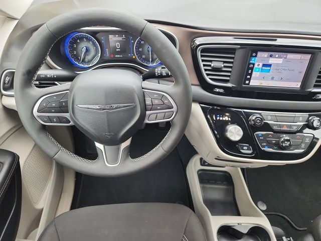2024 Chrysler Voyager LX