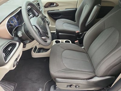 2024 Chrysler Voyager LX