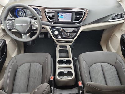 2024 Chrysler Voyager LX