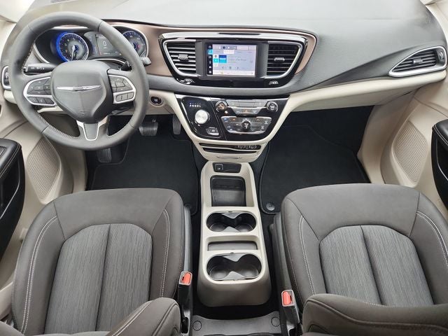 2024 Chrysler Voyager LX