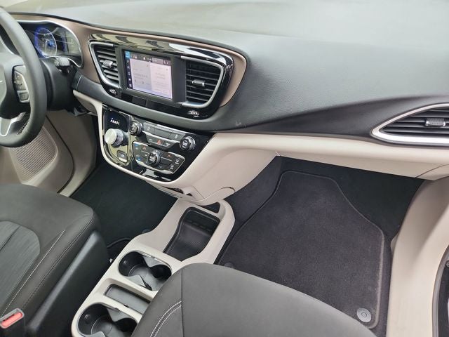 2024 Chrysler Voyager LX