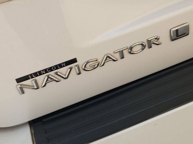 2015 Lincoln Navigator L Base