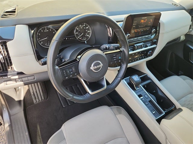 2022 Nissan Pathfinder SV