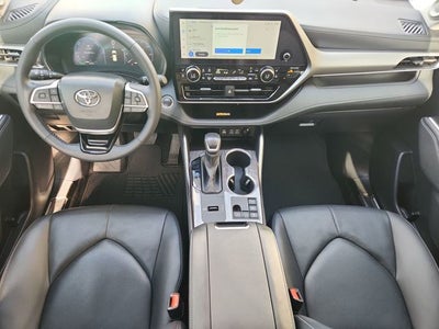 2024 Toyota Highlander Hybrid Platinum