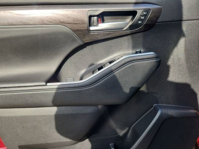 2024 Toyota Highlander Hybrid Platinum