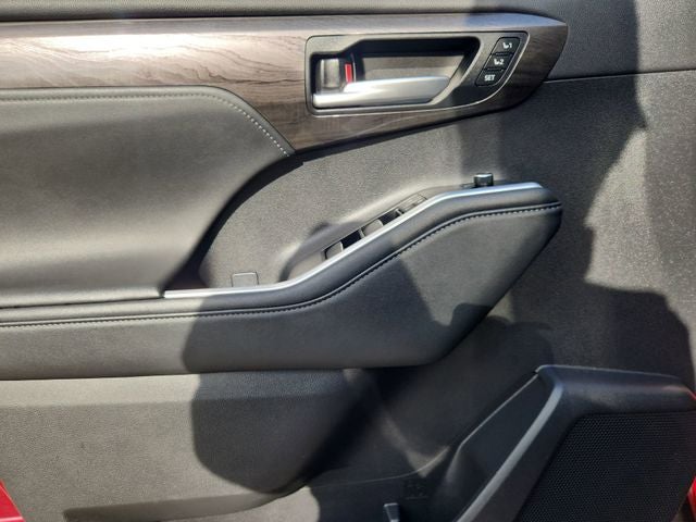 2024 Toyota Highlander Hybrid Platinum