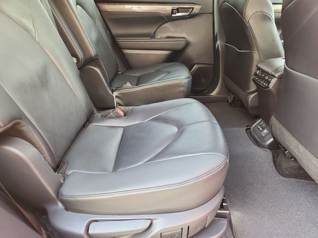 2024 Toyota Highlander Hybrid Platinum