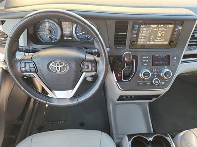 2017 Toyota Sienna L 7 Passenger