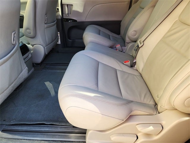 2017 Toyota Sienna L 7 Passenger