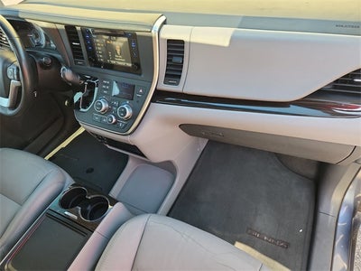 2017 Toyota Sienna L 7 Passenger