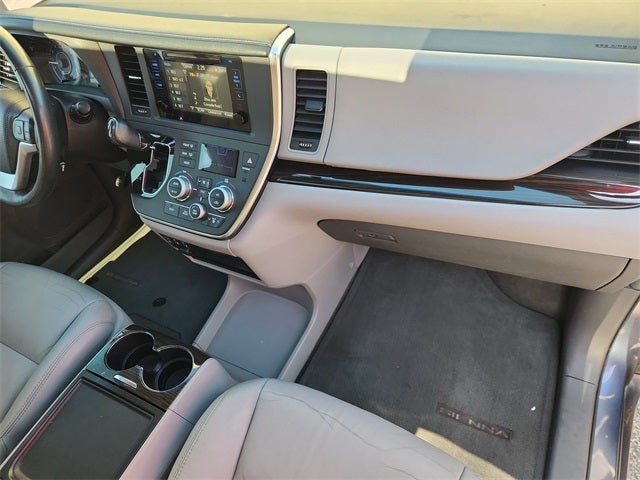 2017 Toyota Sienna L 7 Passenger