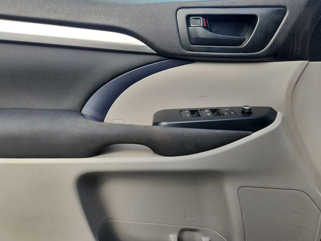 2016 Toyota Highlander LE