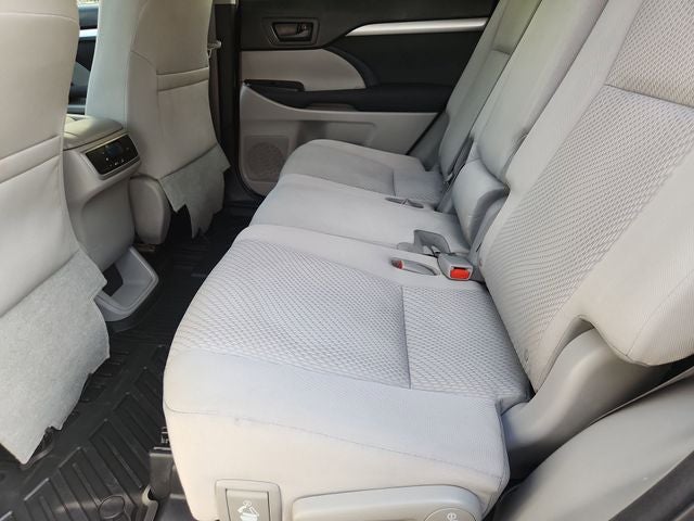 2016 Toyota Highlander LE