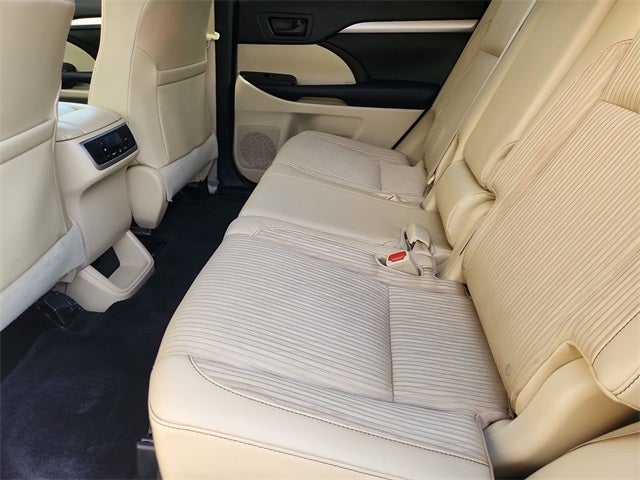 2015 Toyota Highlander LE V6