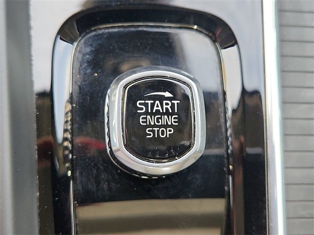 2024 Volvo S60 B5 Core Dark Theme