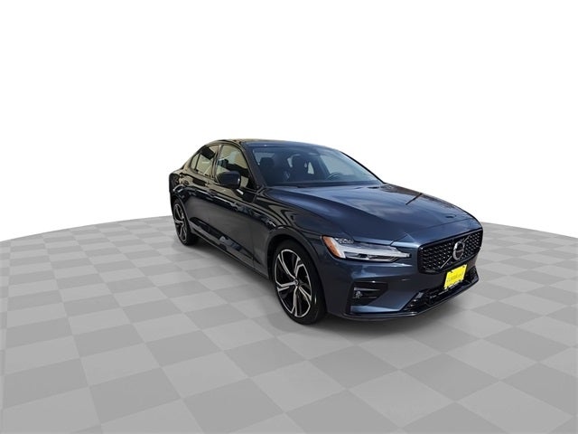 2024 Volvo S60 B5 Core Dark Theme