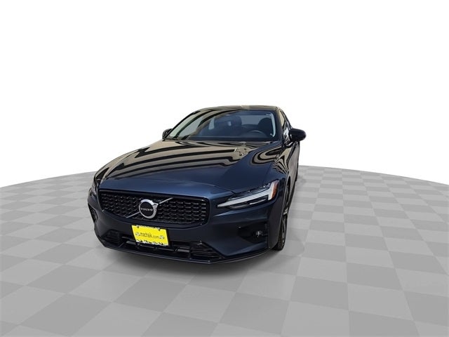 2024 Volvo S60 B5 Core Dark Theme