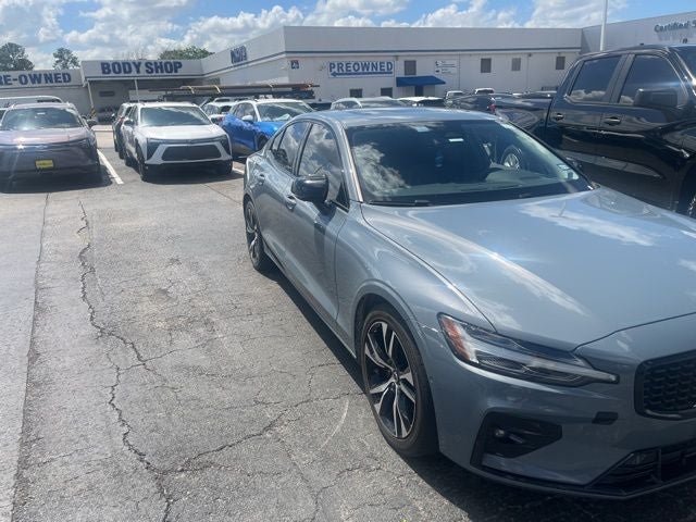 2024 Volvo S60 B5 Plus Dark Theme