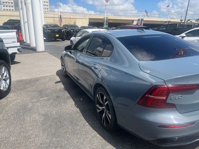 2024 Volvo S60 B5 Plus Dark Theme