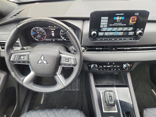 2023 Mitsubishi Outlander Base