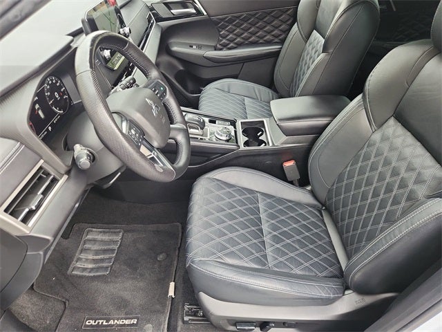 2023 Mitsubishi Outlander Base